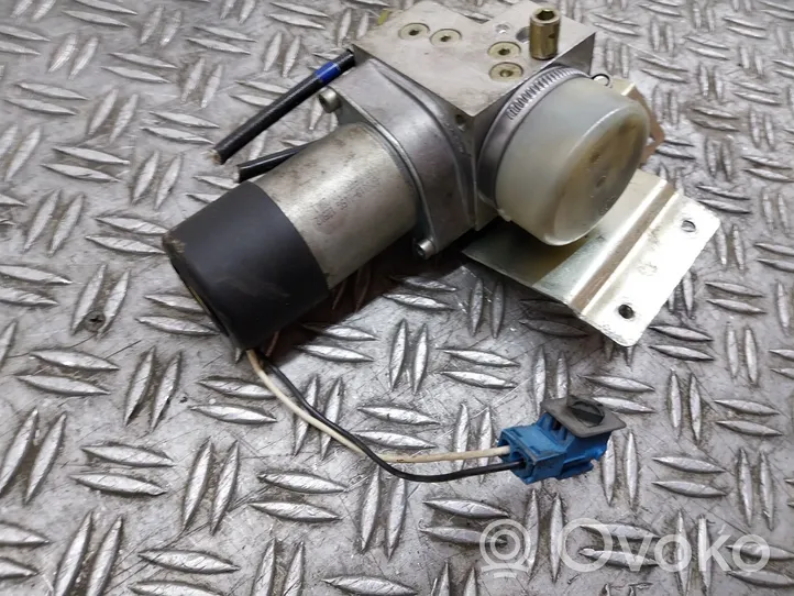 BMW 7 E65 E66 Moteur de pompe hydraulique de hayon 7015009