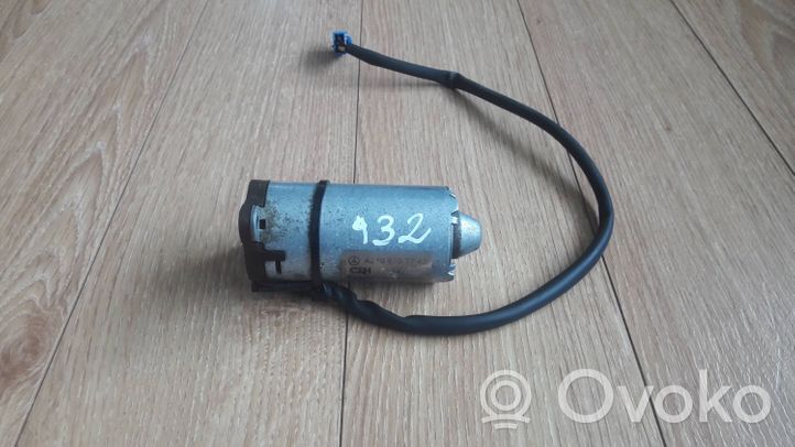 Mercedes-Benz E W210 Motorino di regolazione del sedile A2108207742