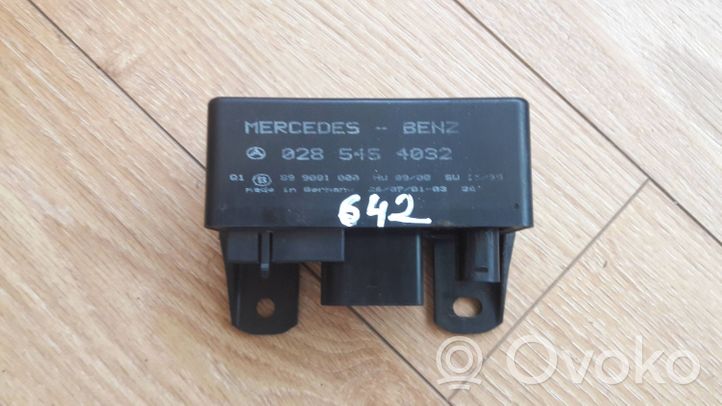 Mercedes-Benz C W203 Przekaźnik / Modul układu ogrzewania wstępnego 0285454032