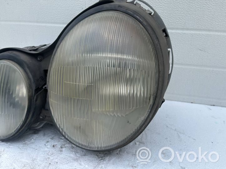 Mercedes-Benz E W210 Lampa przednia 