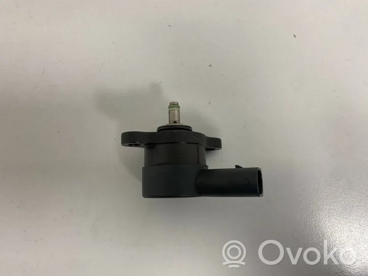 Mercedes-Benz E W210 Regulator ciśnienia paliwa A6110780149