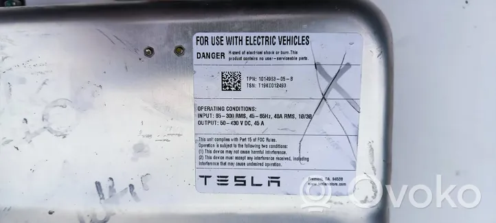 Tesla Model S Jännitteenmuunnin/vaihtosuuntaaja 101496305B