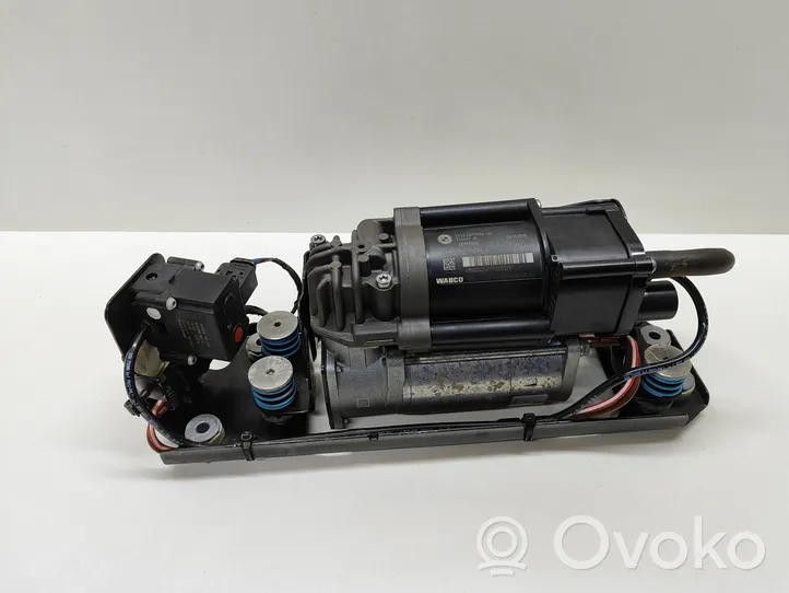 BMW 5 F10 F11 Kompresor zawieszenia tylnego pneumatycznego 6875176