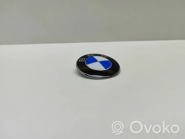 BMW 5 E60 E61 Mostrina con logo/emblema della casa automobilistica 8132375