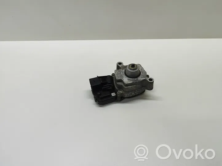 BMW 5 F10 F11 Pavarų dėžės reduktoriaus (razdatkės) varikliukas 7643761