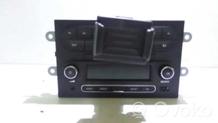 Renault Twingo III Panel / Radioodtwarzacz CD/DVD/GPS 