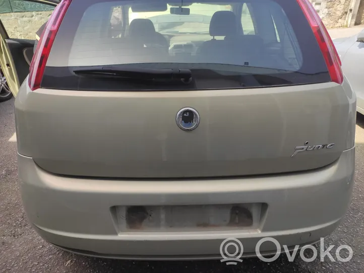 Fiat Grande Punto Takaluukun/tavaratilan kansi 