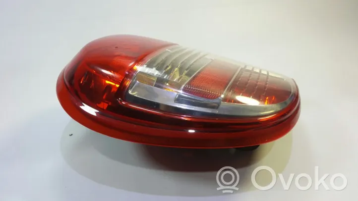 Nissan Micra Lampy tylnej klapy bagażnika 