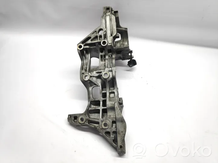 Volkswagen Caddy Engine mount bracket 