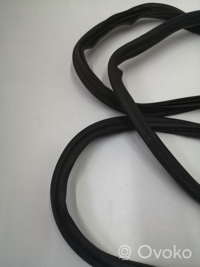 Volkswagen Touareg II Trunk rubber seal (body) 