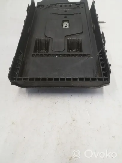 Ford Fusion II Boîte de batterie DG9310723