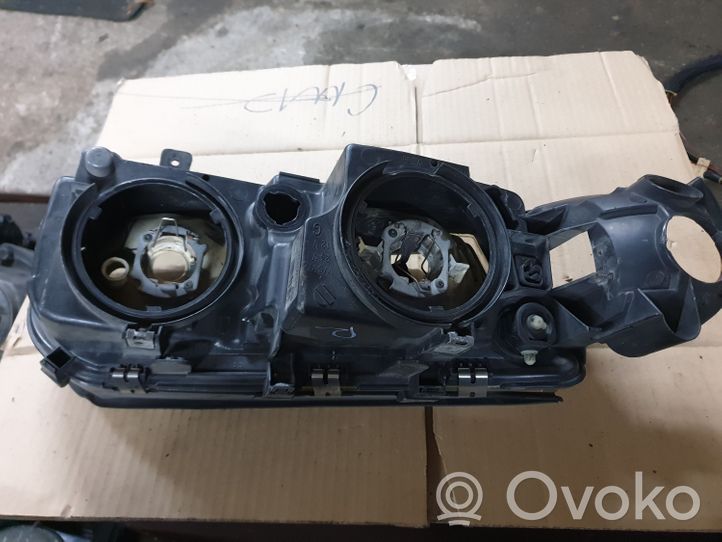 Volvo S80 Lampa przednia 89008458