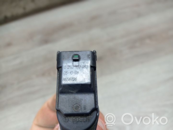 Volvo S60 Camshaft position sensor 0282103063