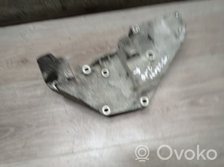 Volvo V70 Supporto del generatore/alternatore 