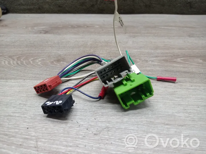 Volvo V70 Conector de radio EUR ISO 