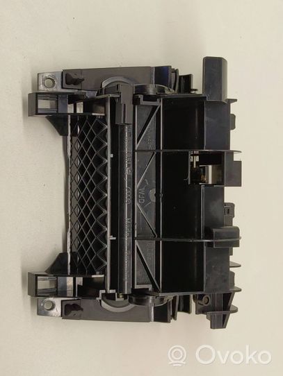 Audi A4 S4 B7 8E 8H Peleninė panelėje 8E0857951J