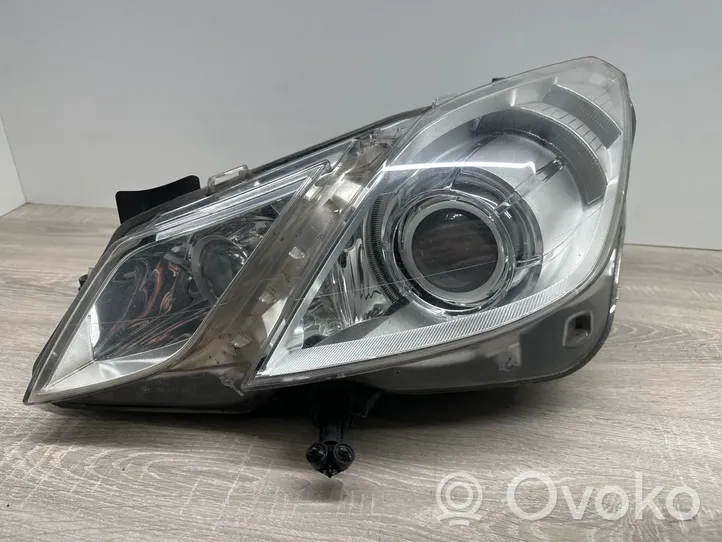 Mercedes-Benz E C207 W207 Lampa przednia A2078200159