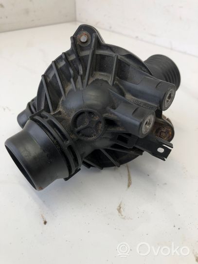 BMW 3 E92 E93 Termostaatin kotelo 7549476