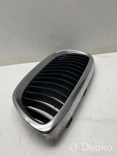 BMW 3 E92 E93 Maskownica / Grill / Atrapa górna chłodnicy 22405910