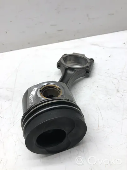 Volkswagen PASSAT B5.5 Piston with connecting rod 