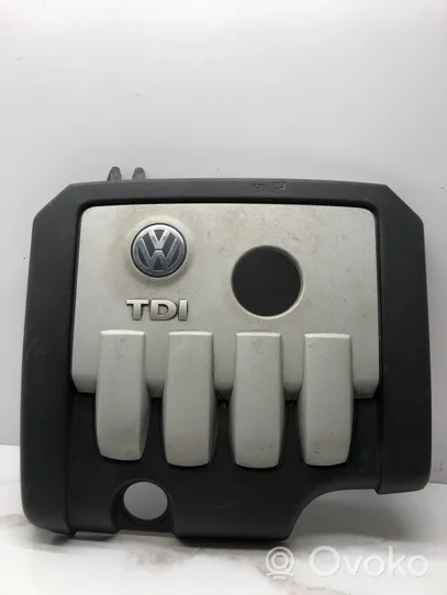 Volkswagen PASSAT B6 Engine cover (trim) 03G103925BP