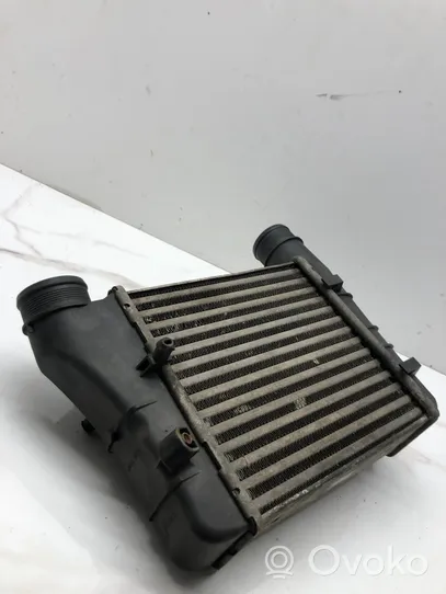 Audi A4 S4 B7 8E 8H Chłodnica powietrza doładowującego / Intercooler 8E0145805T