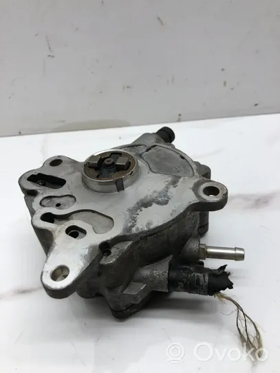 Volkswagen Golf V Vacuum pump 03G145209