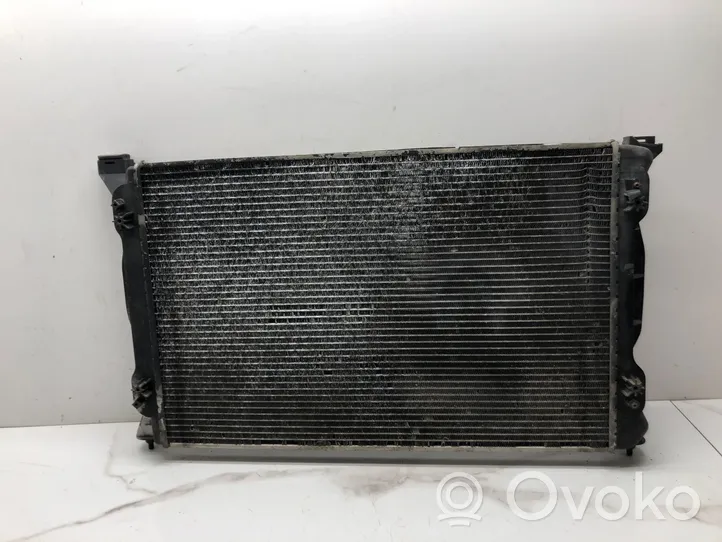 Audi A4 S4 B6 8E 8H Aušinimo skysčio radiatorius 8E0121251A