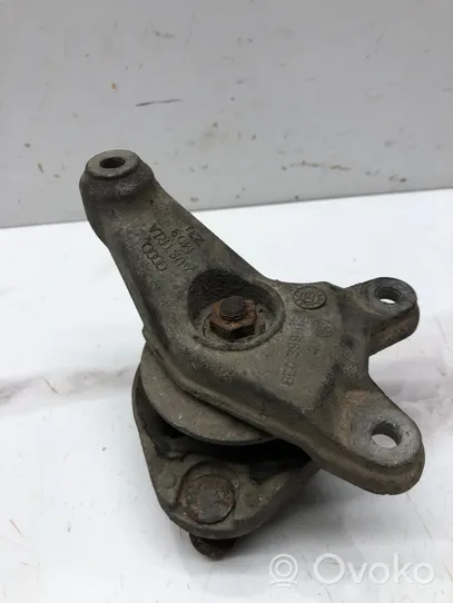 Audi A4 S4 B6 8E 8H Supporto della scatola del cambio 8E0399115