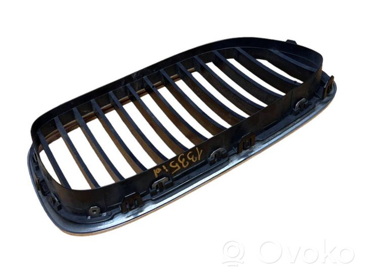 BMW 7 F01 F02 F03 F04 Grille calandre supérieure de pare-chocs avant 7211657