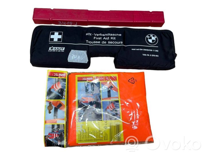 BMW 5 F10 F11 Trousse de premiers secours 8270015