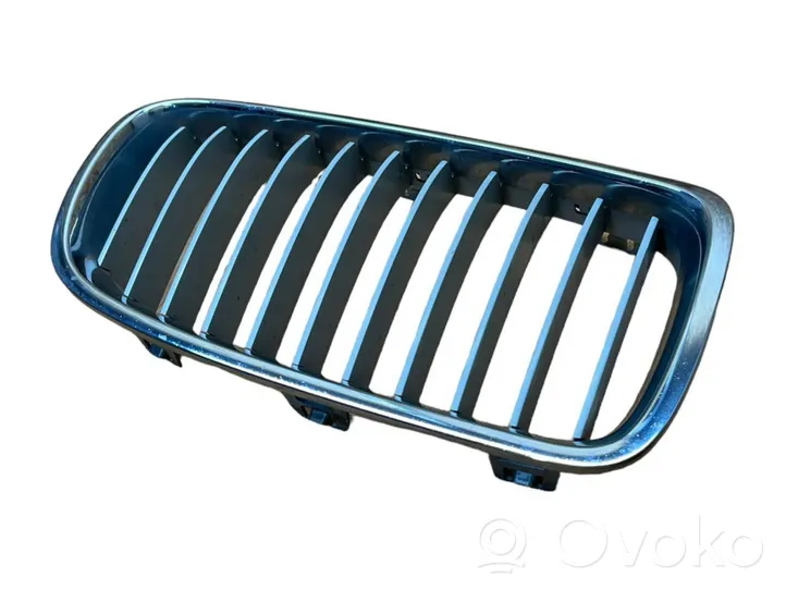 BMW 3 F30 F35 F31 Grille calandre supérieure de pare-chocs avant 51137255412