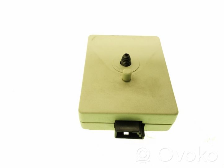 Volkswagen PASSAT B7 Amplificatore antenna 911062103