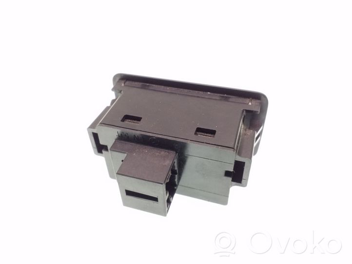 Audi Q7 4M Interruptor para abrir la puerta trasera 4G0959831C