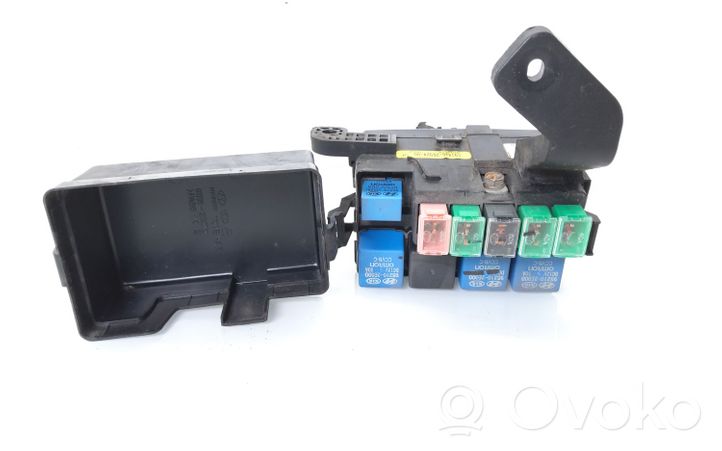 Hyundai Santa Fe Relay mounting block 911162B010