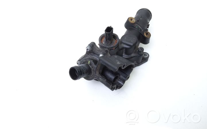 Mercedes-Benz A W176 Boîtier de thermostat / thermostat 110609813R