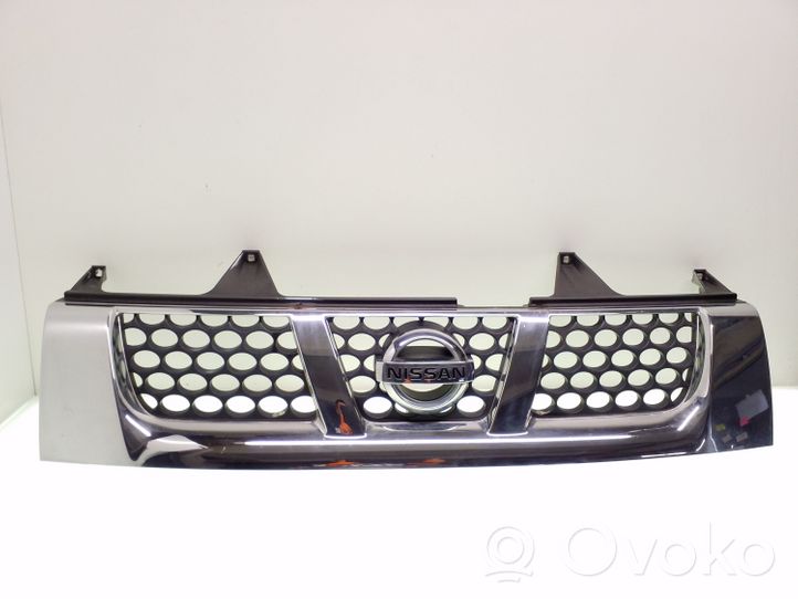 Nissan Navara D22 Grille calandre supérieure de pare-chocs avant 62310VK000