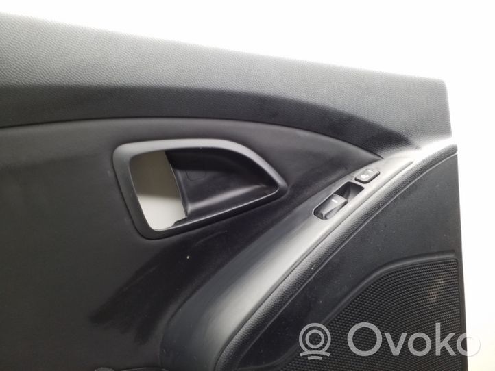 Hyundai ix35 Rivestimento del pannello della portiera posteriore 833012Y0209P