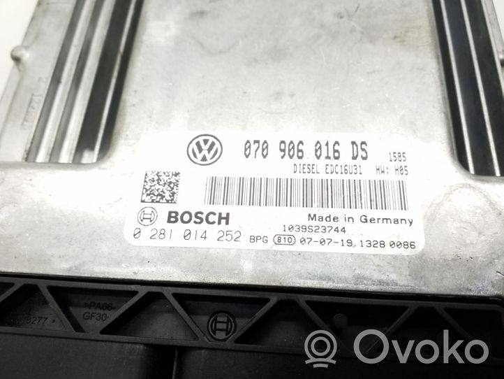 Volkswagen Transporter - Caravelle T5 Calculateur moteur ECU 070906016DS