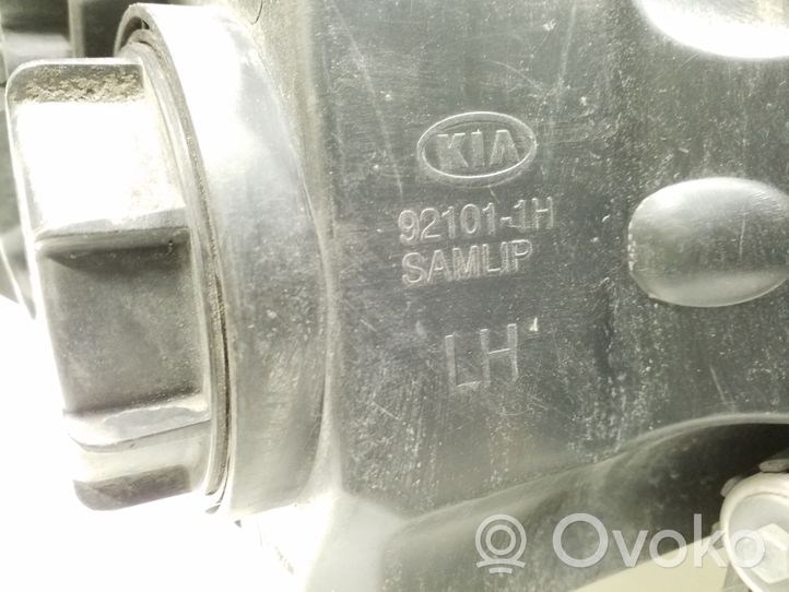 KIA Ceed Lampa przednia 921011H