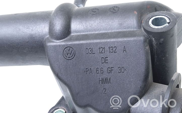 Audi A4 S4 B8 8K Termostaatin kotelo 03L121132A