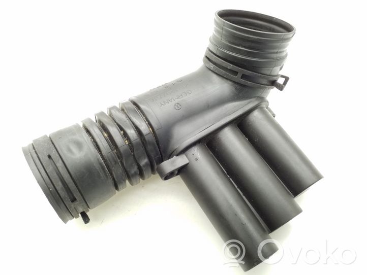 Volkswagen PASSAT B8 Coolant pipe/hose 04E129651C