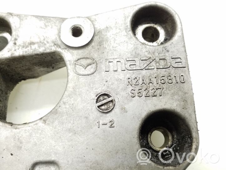 Mazda 6 Support de compresseur de clim R2AA15810