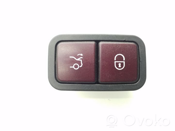 Mercedes-Benz E W212 Bouton interrupteur ouverture du coffre A2208211479