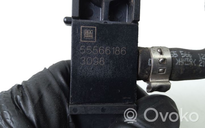 Opel Insignia A Czujnik ciśnienia oleju 55566186