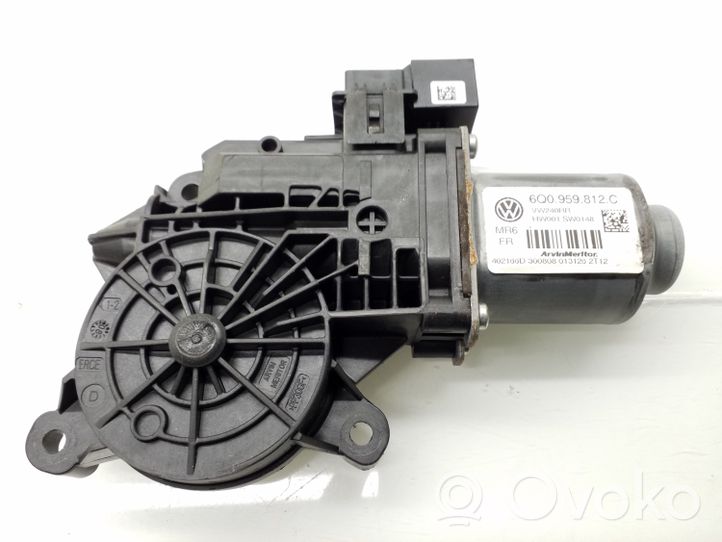 Volkswagen Cross Polo Takaoven ikkunan nostomoottori 6Q0959812C