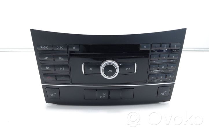 Mercedes-Benz E W212 Radio / CD/DVD atskaņotājs / navigācija A2129069900