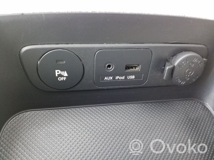 KIA Sportage Connettore plug in AUX 846303U180