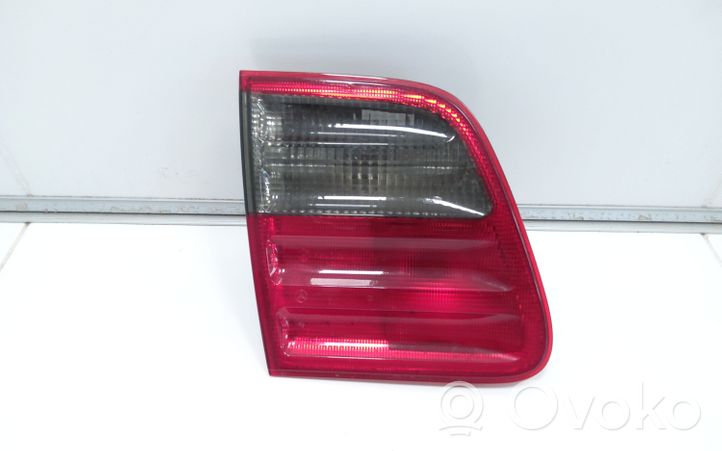 Mercedes-Benz E W210 Lampy tylnej klapy bagażnika A2108207364