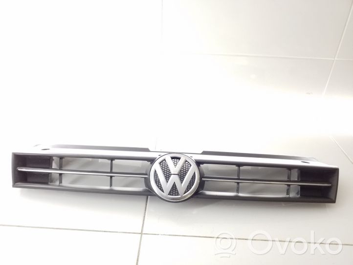 Volkswagen Polo V 6R Grotelės viršutinės 6R0853653